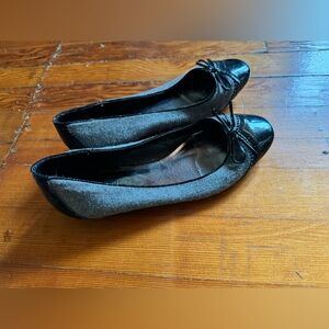 Black and grey Naturalizer flats